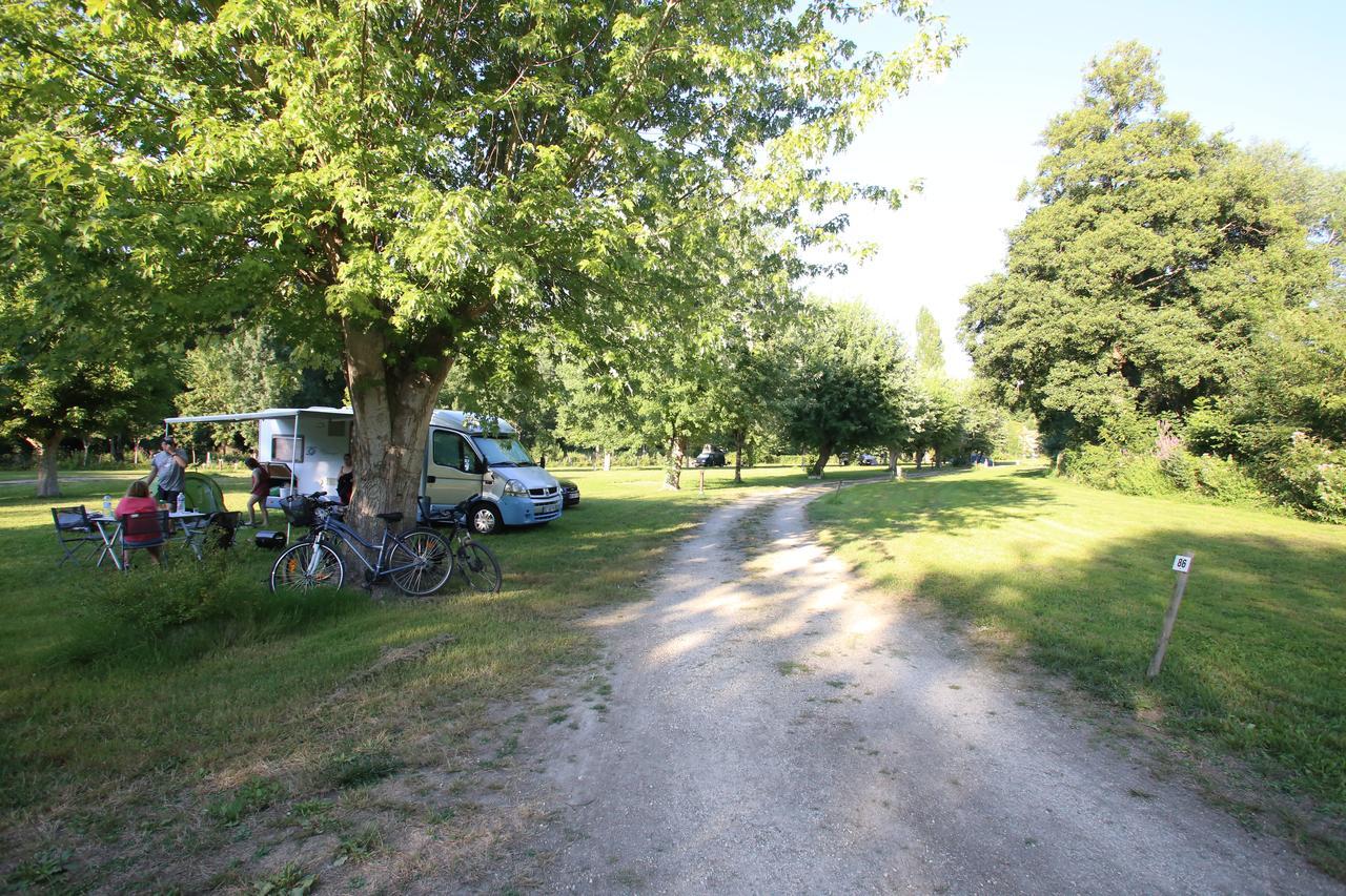 Camping L'Ilot Du Chail Sansais المظهر الخارجي الصورة